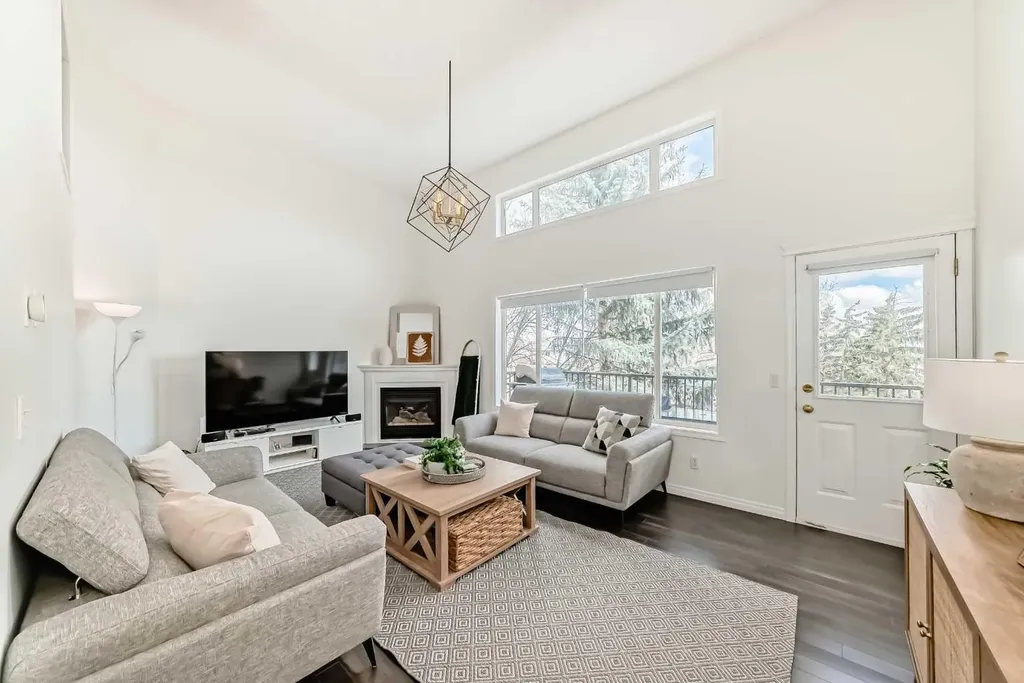 110 Country Hills Cove NW Calgary AB T3K 5G7