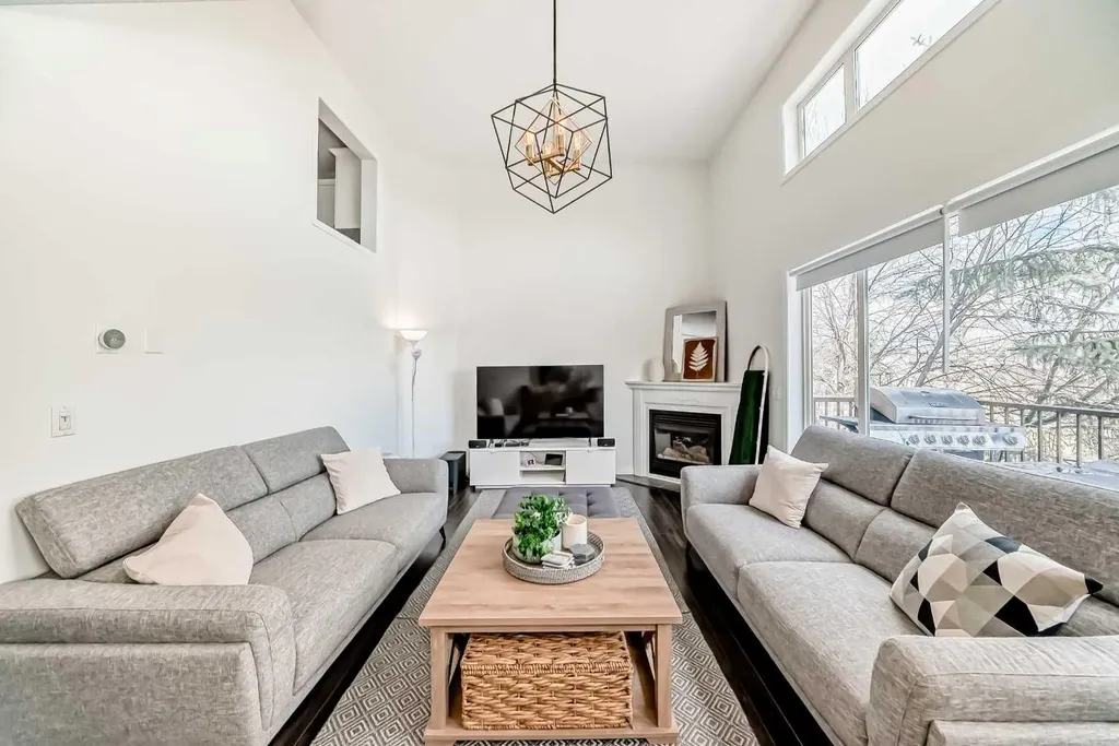 110 Country Hills Cove NW Calgary AB T3K 5G7