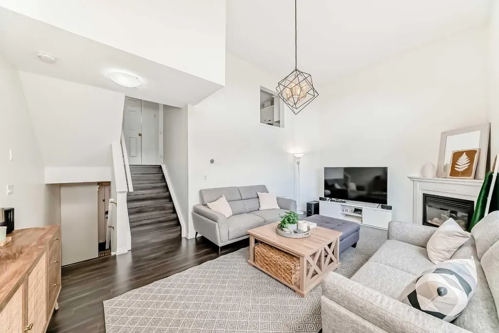110 Country Hills Cove NW Calgary AB T3K 5G7