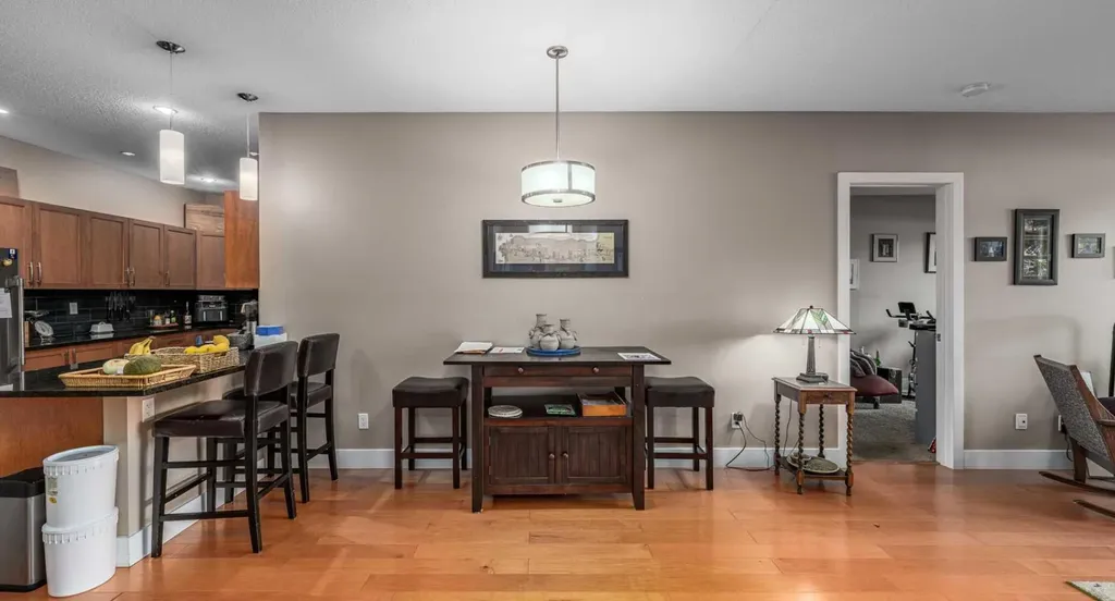1899 45 Street NW Calgary AB T3B 4S3