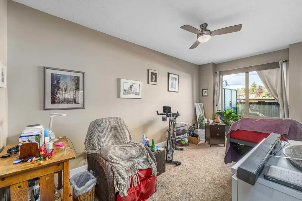 1899 45 Street NW Calgary AB T3B 4S3