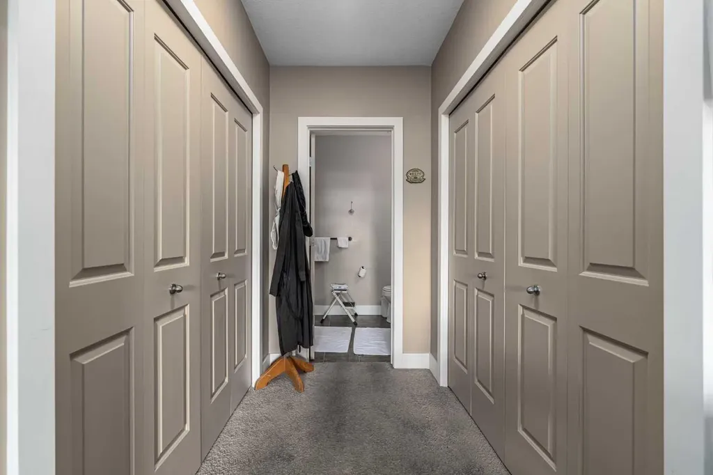 1899 45 Street NW Calgary AB T3B 4S3