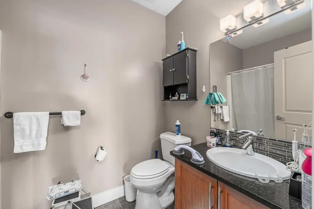 1899 45 Street NW Calgary AB T3B 4S3