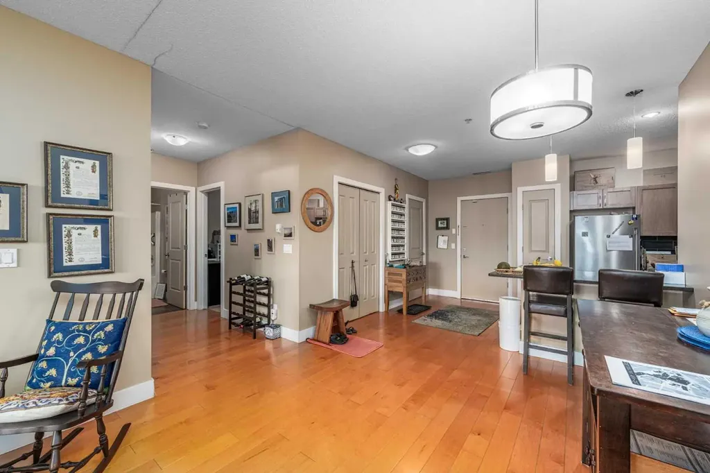 1899 45 Street NW Calgary AB T3B 4S3