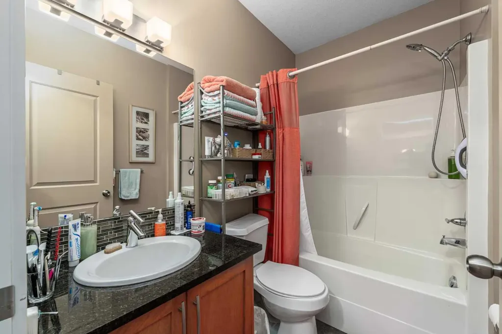 1899 45 Street NW Calgary AB T3B 4S3
