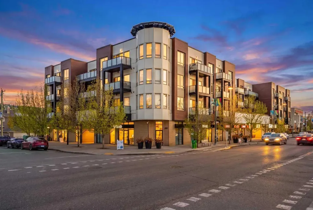 1899 45 Street NW Calgary AB T3B 4S3