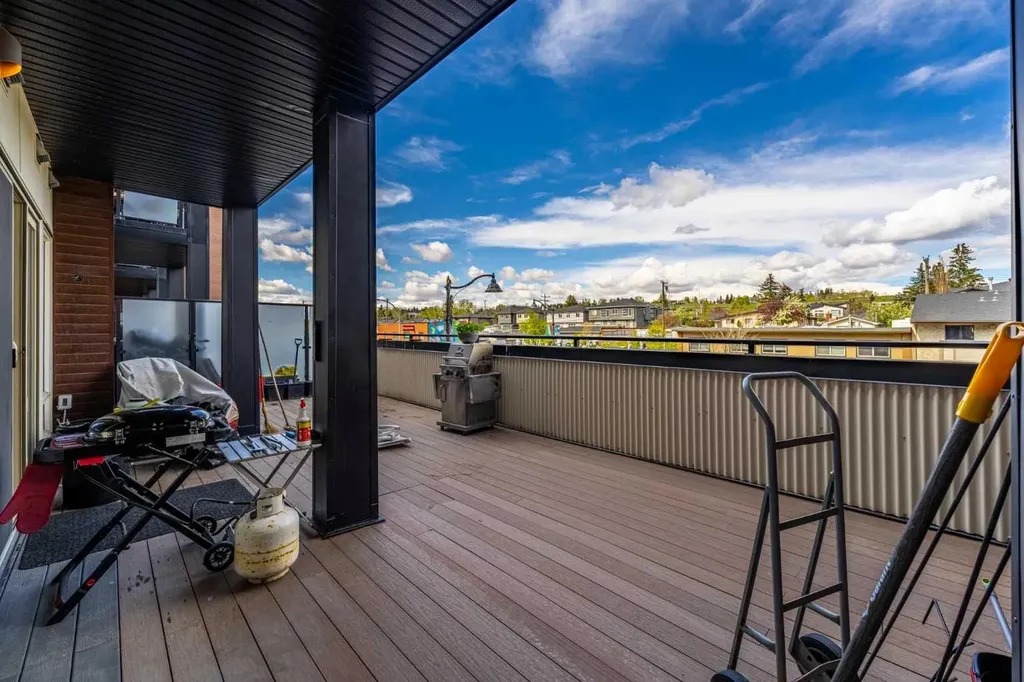 1899 45 Street NW Calgary AB T3B 4S3