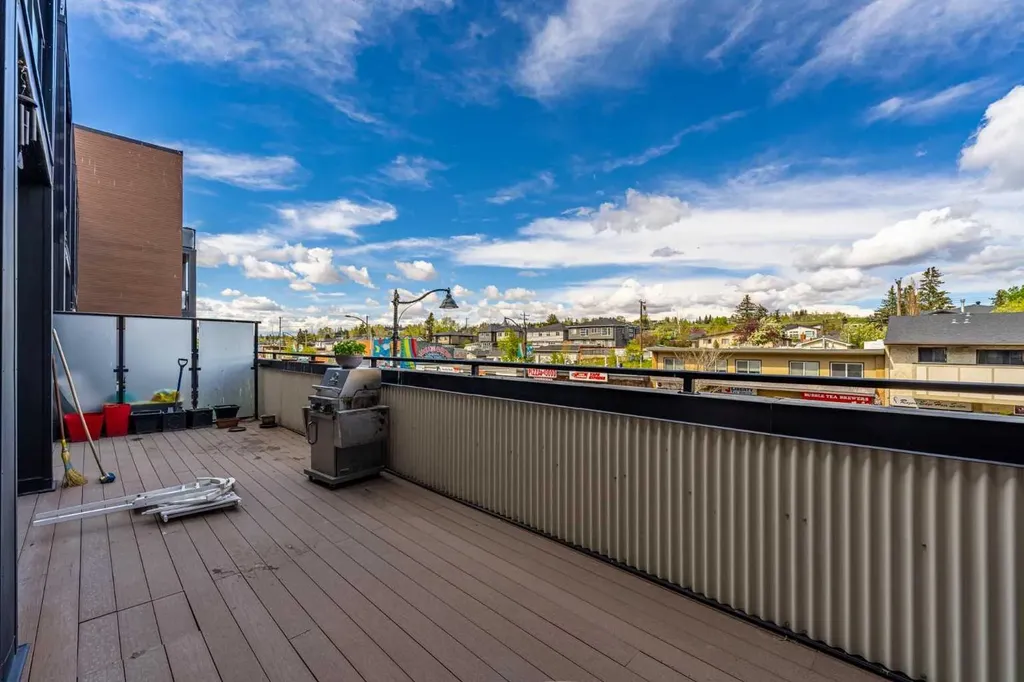1899 45 Street NW Calgary AB T3B 4S3