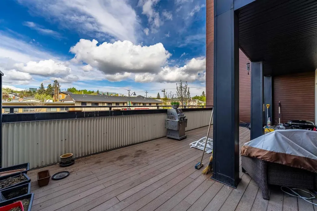 1899 45 Street NW Calgary AB T3B 4S3