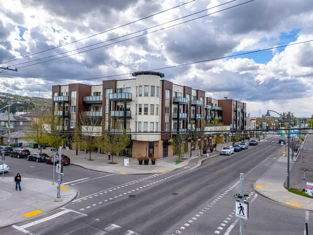 1899 45 Street NW Calgary AB T3B 4S3