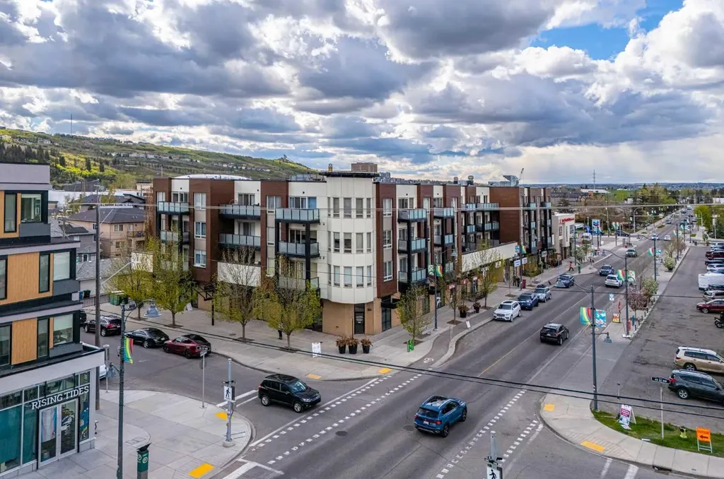 1899 45 Street NW Calgary AB T3B 4S3