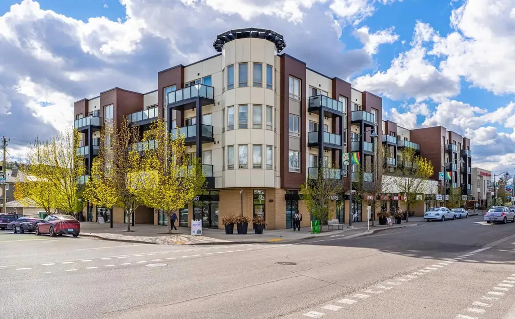 1899 45 Street NW Calgary AB T3B 4S3