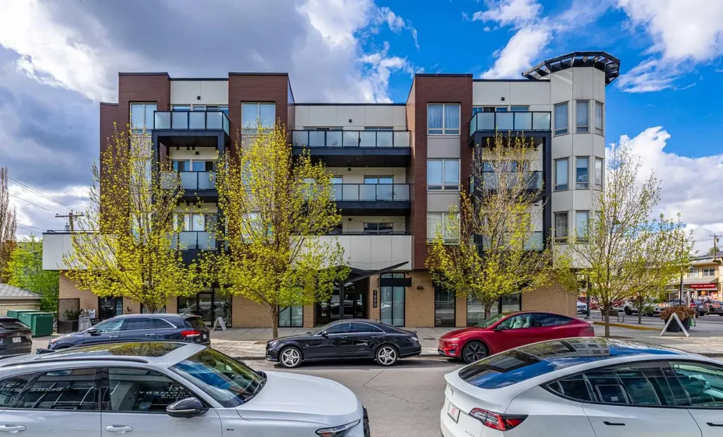 1899 45 Street NW Calgary AB T3B 4S3