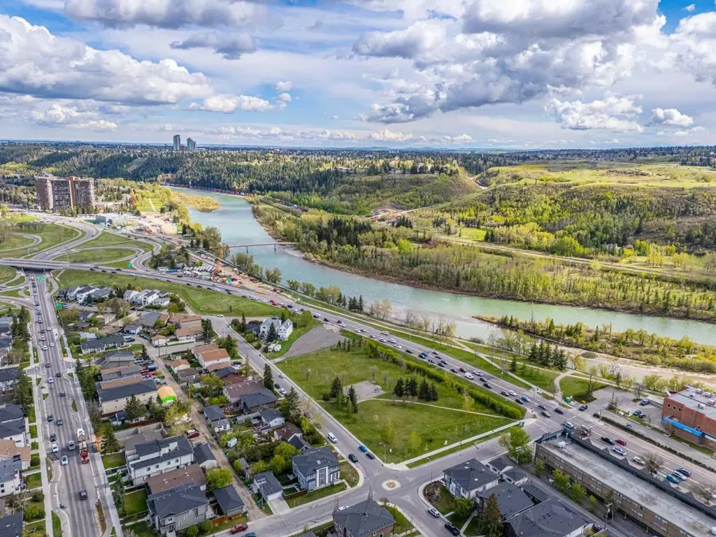 1899 45 Street NW Calgary AB T3B 4S3