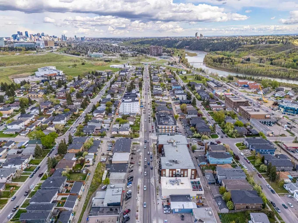 1899 45 Street NW Calgary AB T3B 4S3