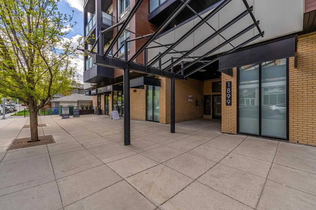 1899 45 Street NW Calgary AB T3B 4S3