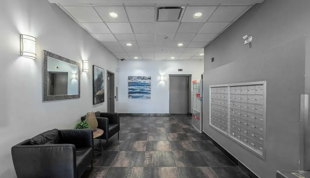 1899 45 Street NW Calgary AB T3B 4S3