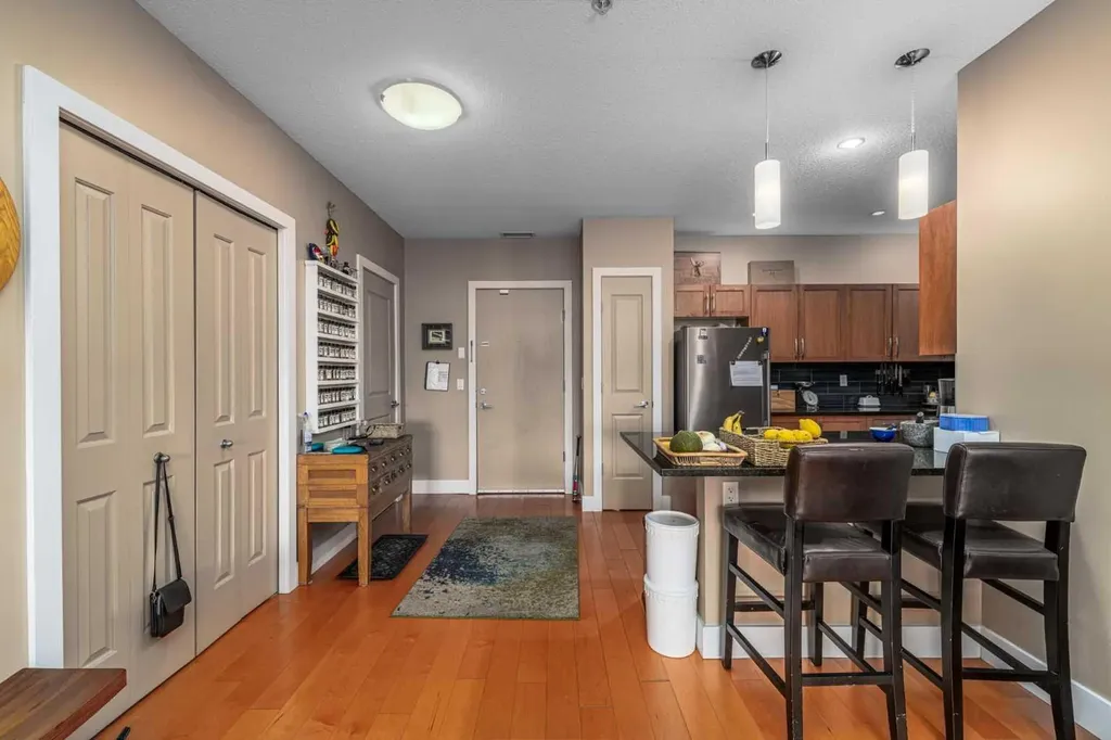 1899 45 Street NW Calgary AB T3B 4S3