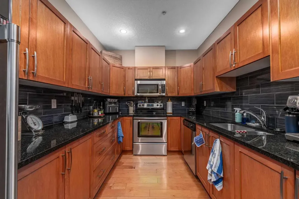 1899 45 Street NW Calgary AB T3B 4S3