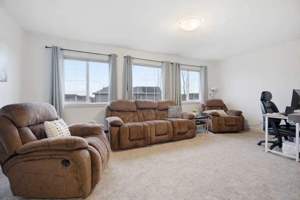 107 Everwoods Park SW Calgary AB T2Y 0G3