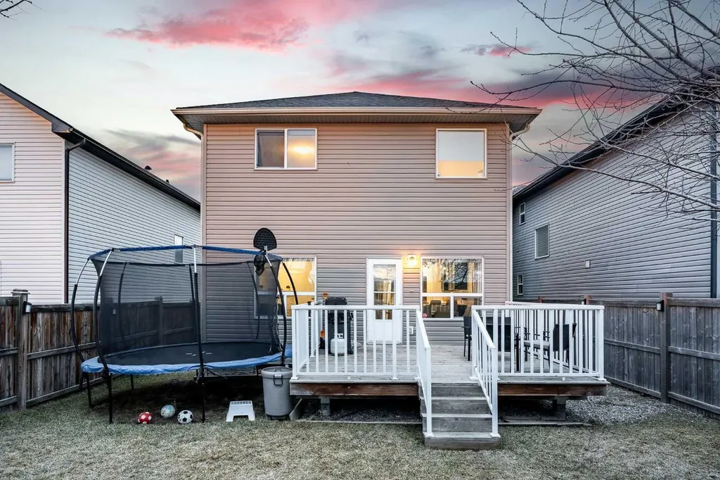 107 Everwoods Park SW Calgary AB T2Y 0G3