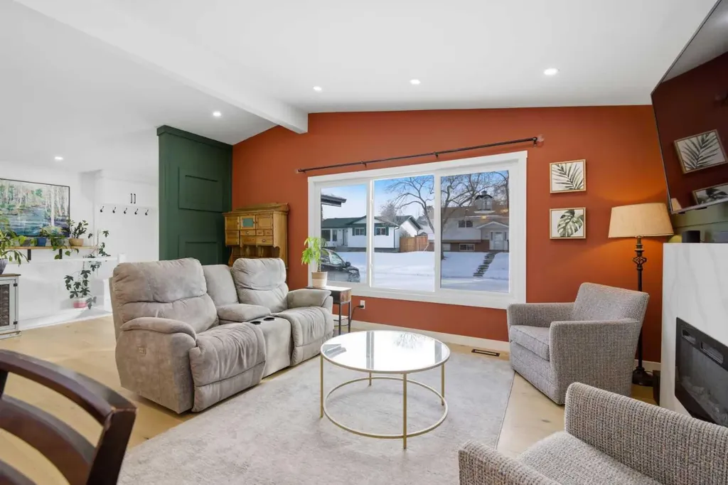 428 Queen Anne Way SE Calgary AB T2J 4R9