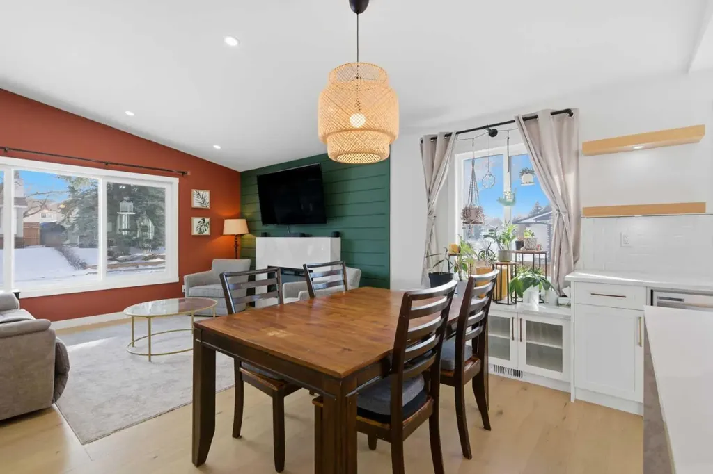 428 Queen Anne Way SE Calgary AB T2J 4R9