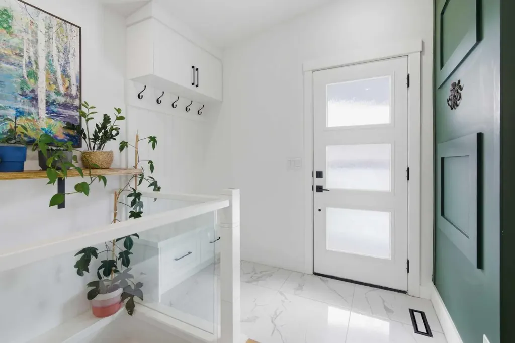 428 Queen Anne Way SE Calgary AB T2J 4R9