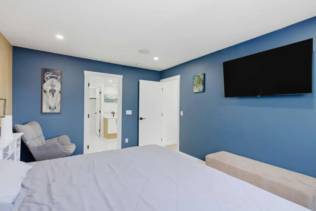428 Queen Anne Way SE Calgary AB T2J 4R9