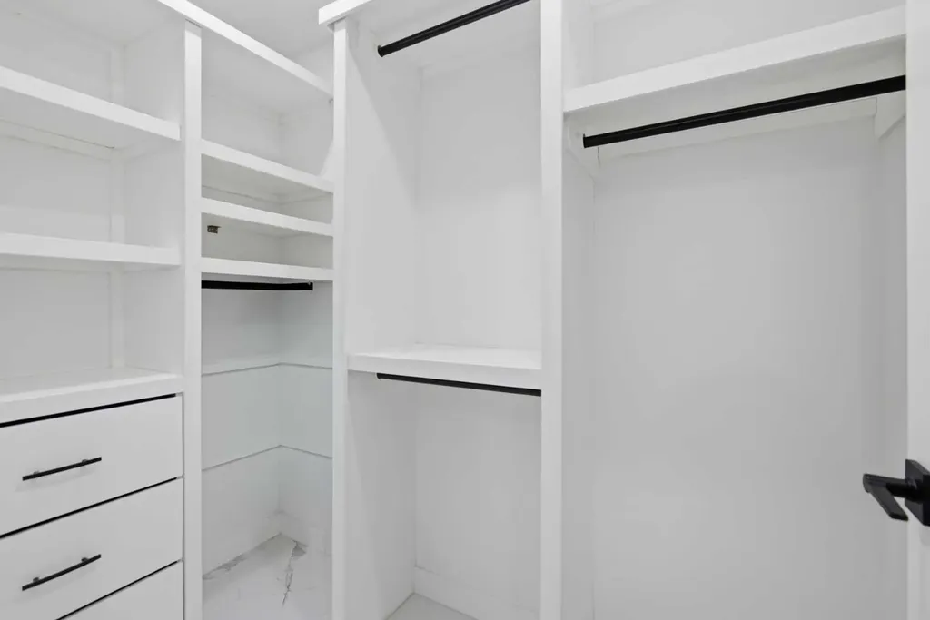 428 Queen Anne Way SE Calgary AB T2J 4R9