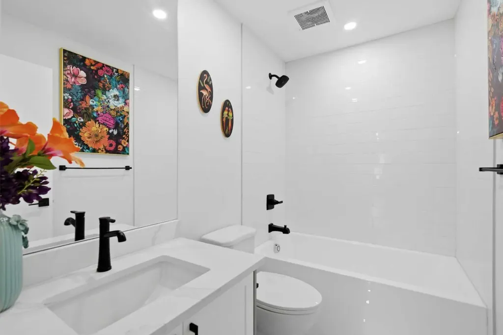 428 Queen Anne Way SE Calgary AB T2J 4R9