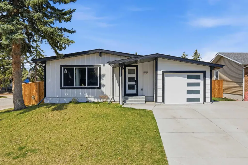 428 Queen Anne Way SE Calgary AB T2J 4R9