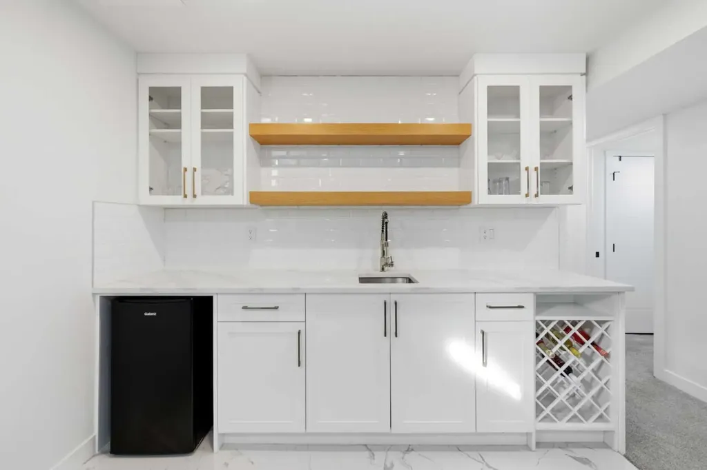 428 Queen Anne Way SE Calgary AB T2J 4R9