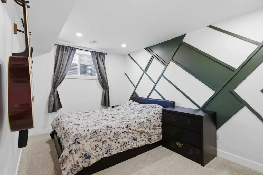 428 Queen Anne Way SE Calgary AB T2J 4R9