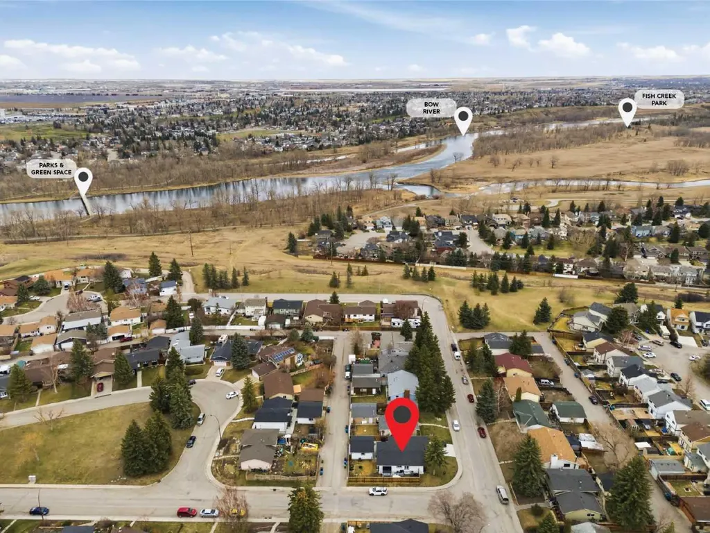 428 Queen Anne Way SE Calgary AB T2J 4R9
