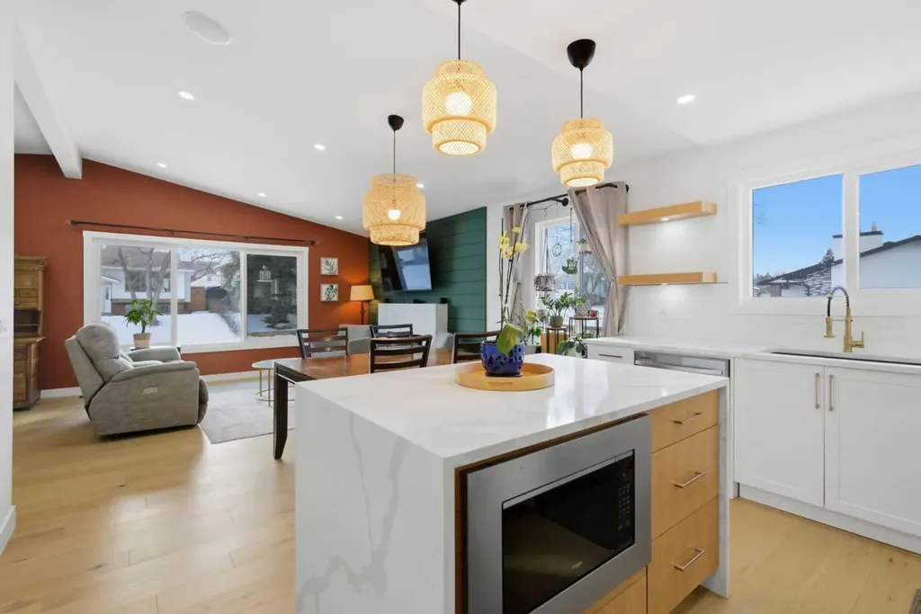 428 Queen Anne Way SE Calgary AB T2J 4R9