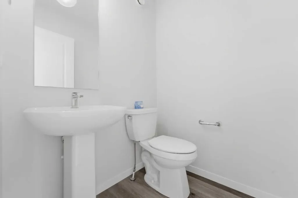 21 Corner Glen Row NE Calgary AB T3M 2L9