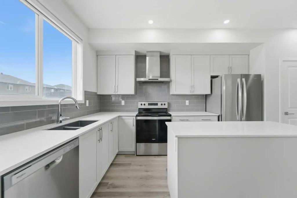 21 Corner Glen Row NE Calgary AB T3M 2L9