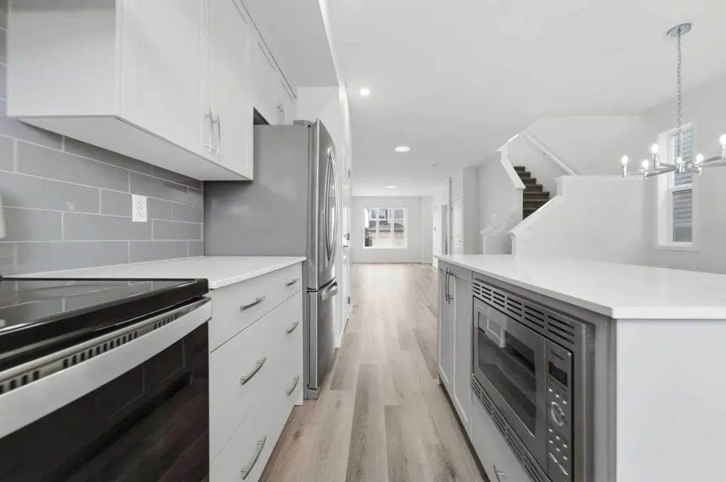 21 Corner Glen Row NE Calgary AB T3M 2L9