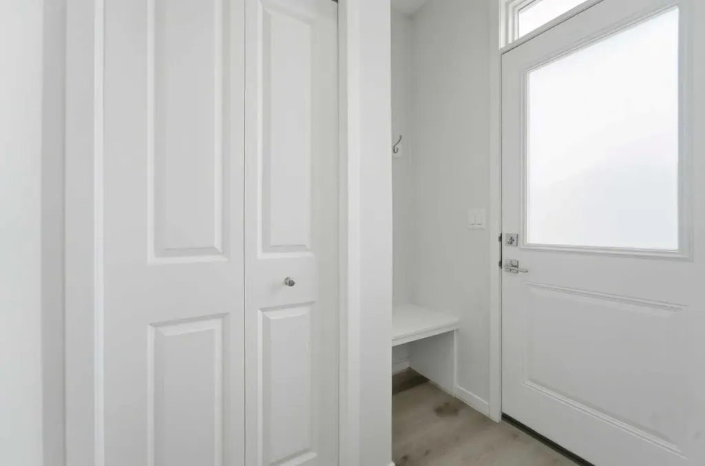 21 Corner Glen Row NE Calgary AB T3M 2L9