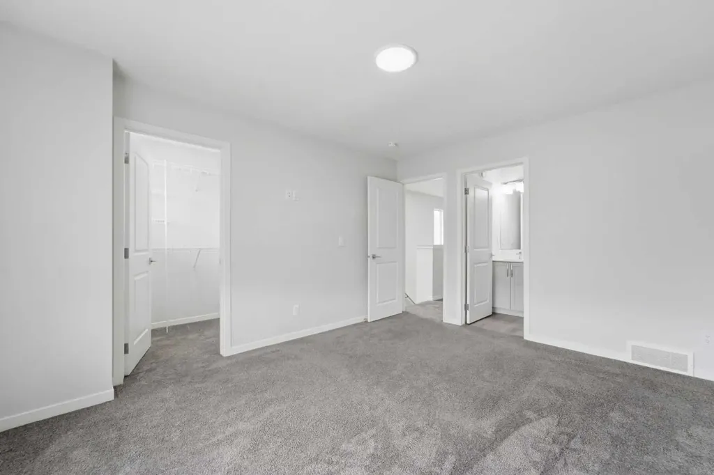 21 Corner Glen Row NE Calgary AB T3M 2L9