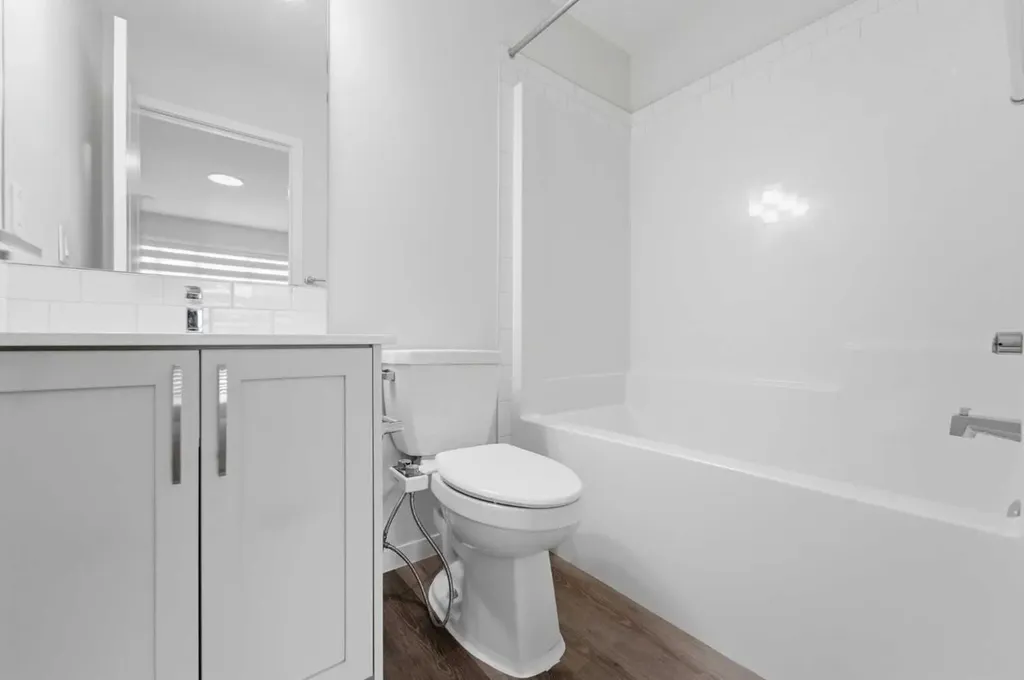 21 Corner Glen Row NE Calgary AB T3M 2L9