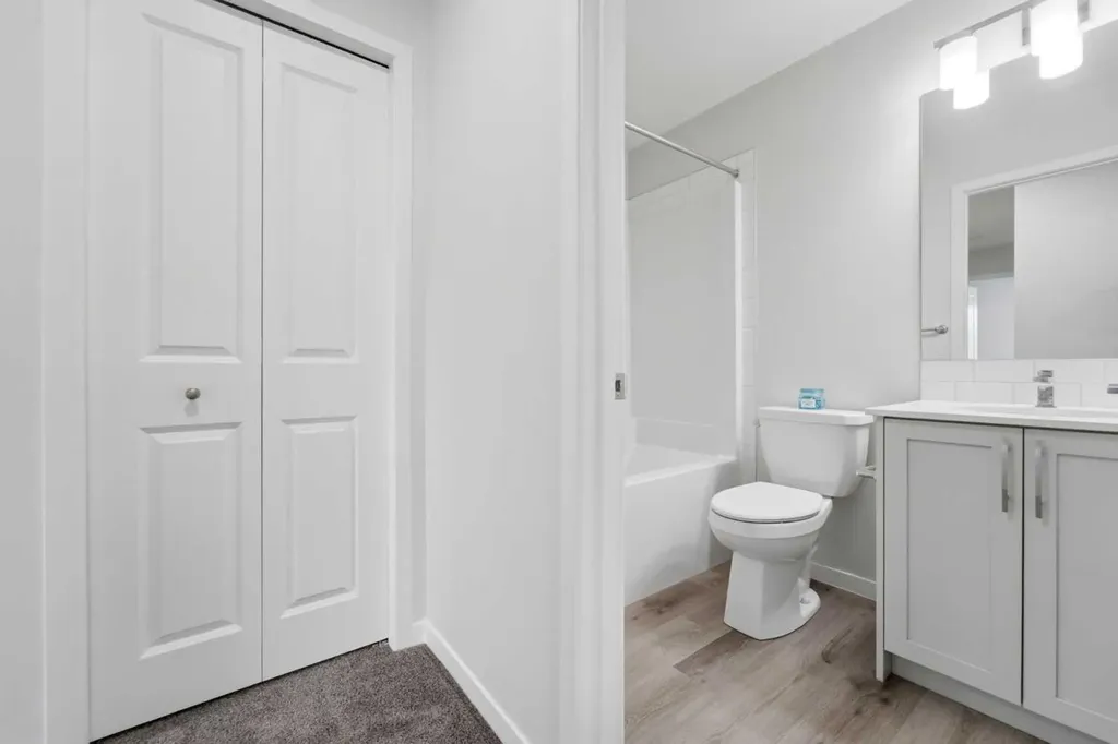 21 Corner Glen Row NE Calgary AB T3M 2L9