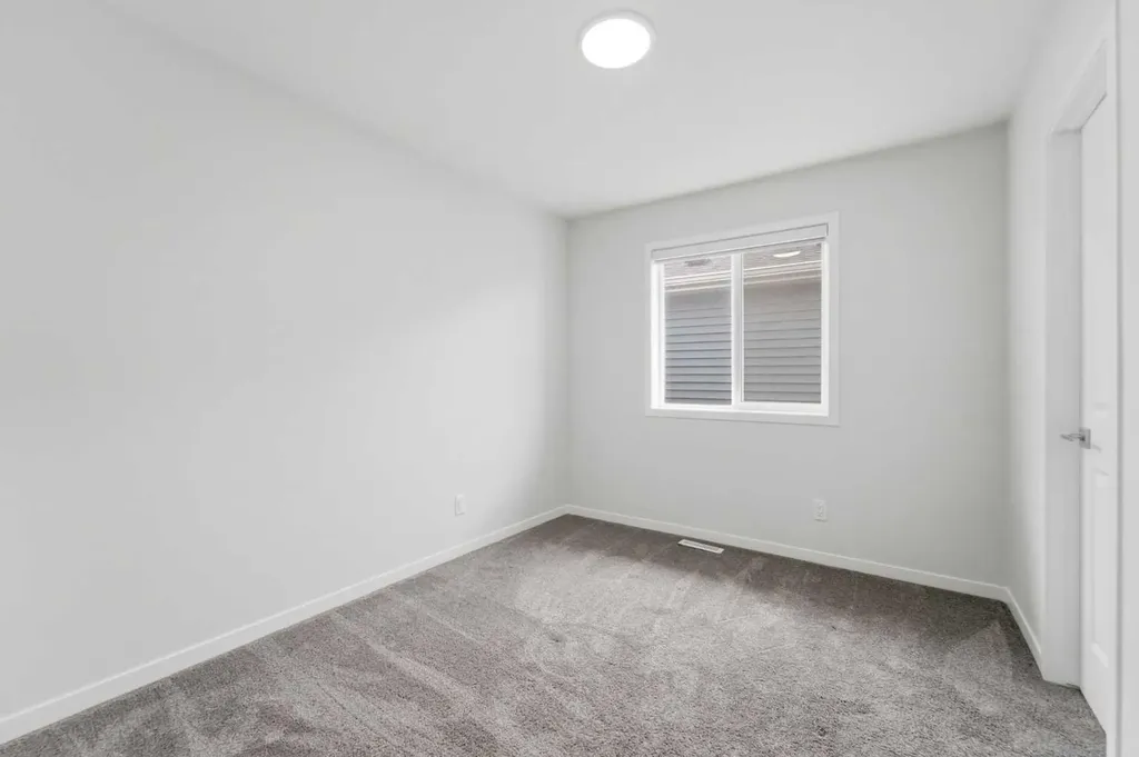21 Corner Glen Row NE Calgary AB T3M 2L9