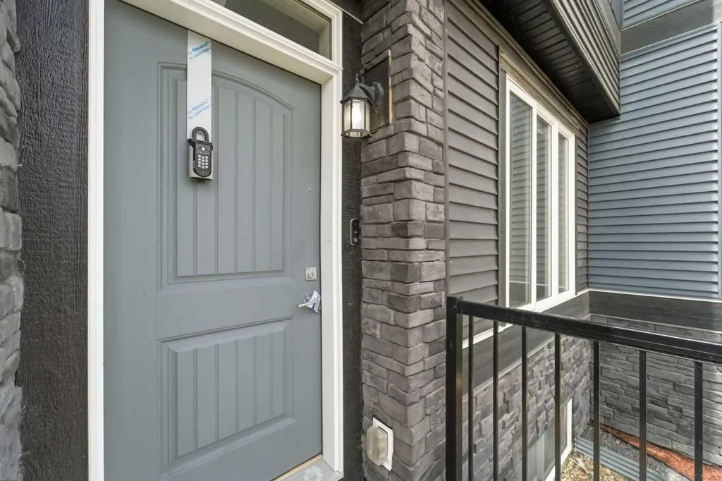 21 Corner Glen Row NE Calgary AB T3M 2L9