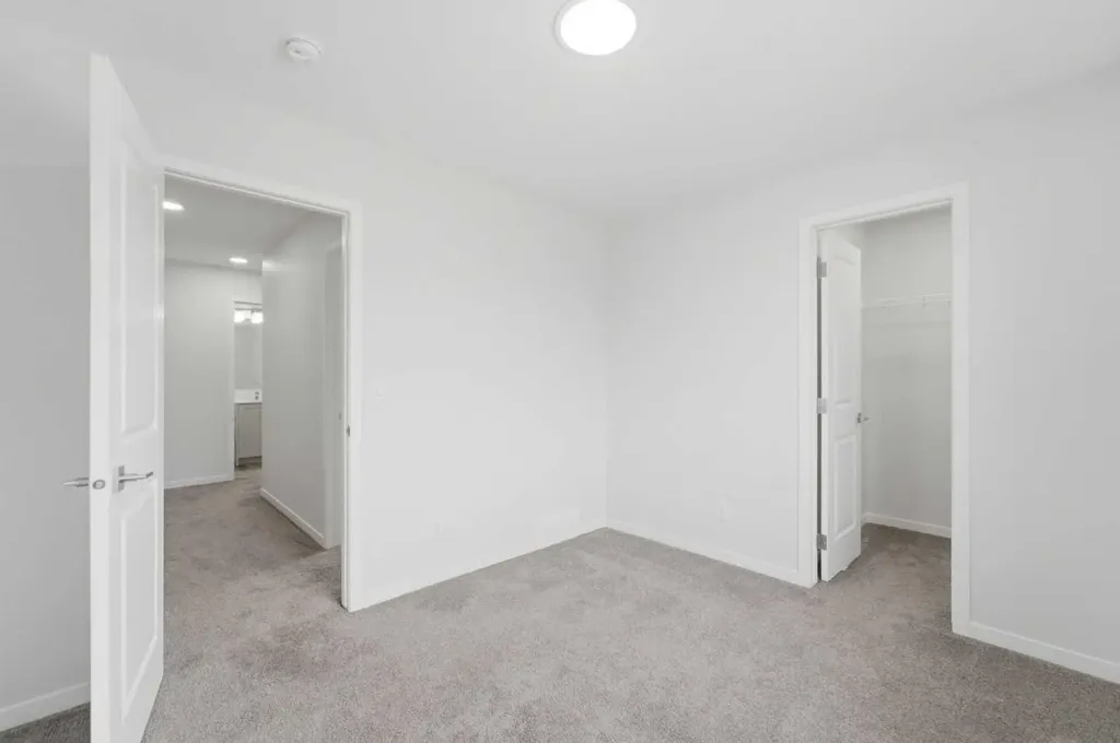 21 Corner Glen Row NE Calgary AB T3M 2L9