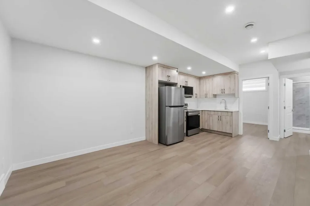 21 Corner Glen Row NE Calgary AB T3M 2L9