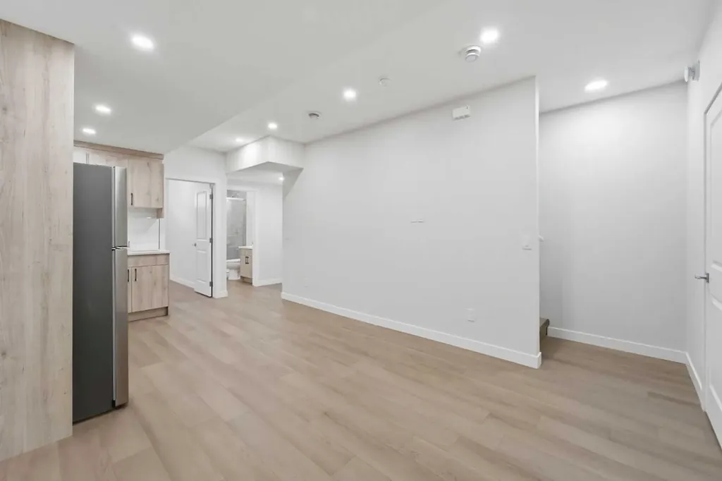 21 Corner Glen Row NE Calgary AB T3M 2L9