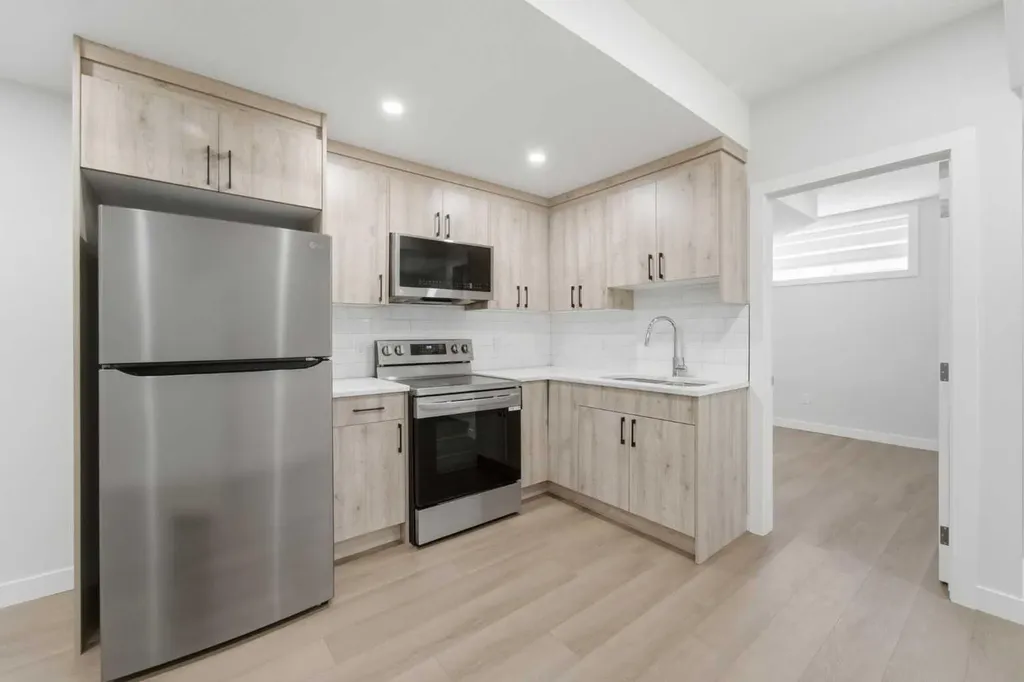 21 Corner Glen Row NE Calgary AB T3M 2L9