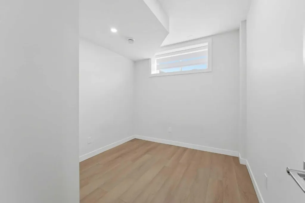 21 Corner Glen Row NE Calgary AB T3M 2L9
